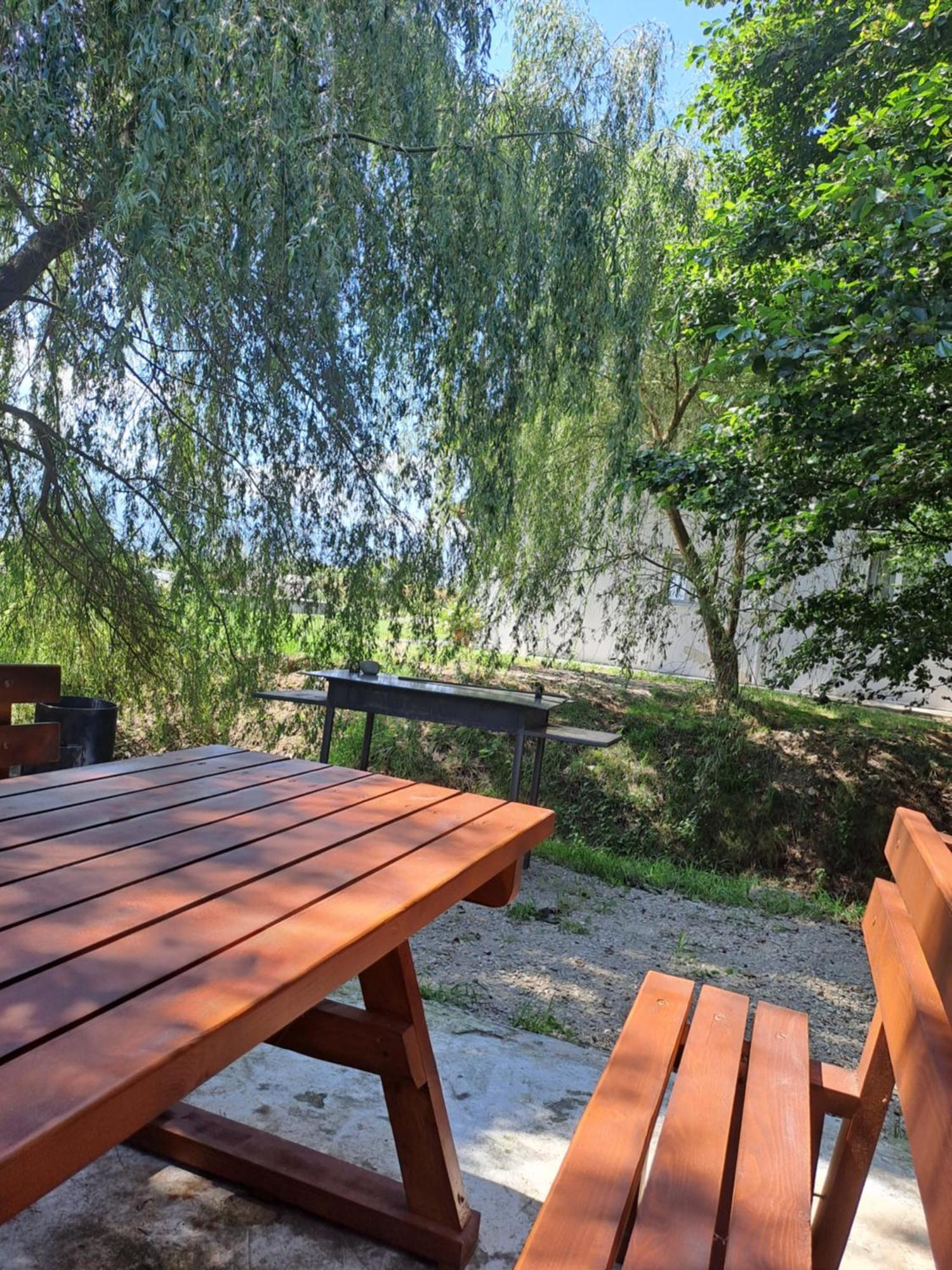 La Izvoare Pensiune-Pastravarie Simbata de Sus Exterior photo
